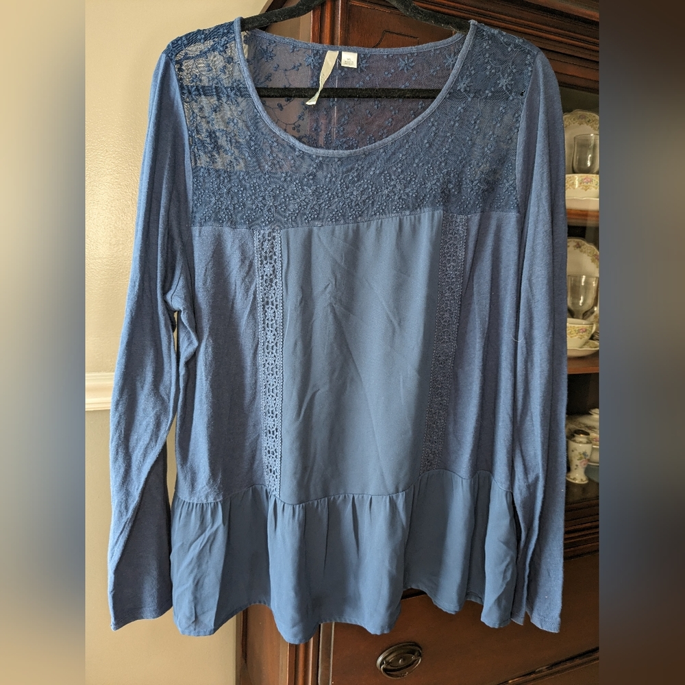 Lauren Conrad long sleeve top with lace detail  size XL